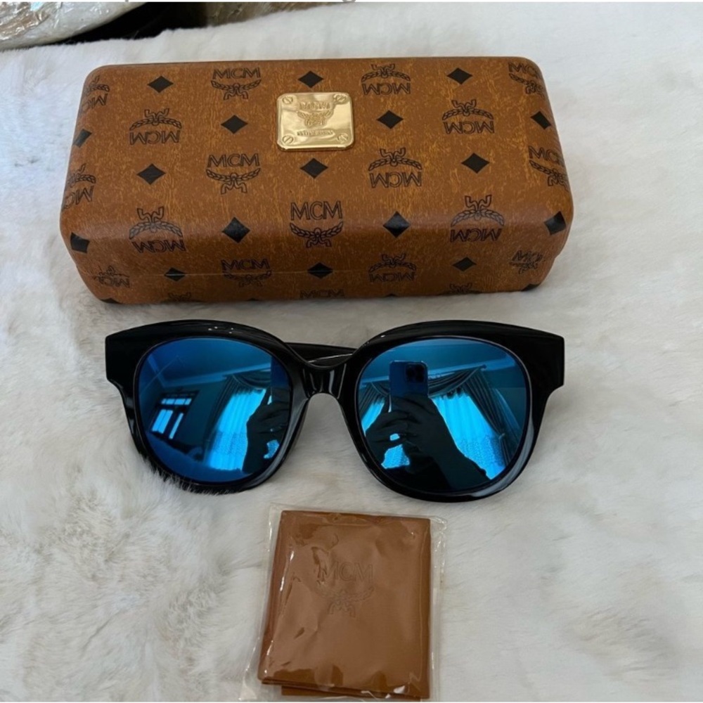 NWOT Ladies MCM Black Sunglasses With Original Case And Cloth - Picture 1 of 11